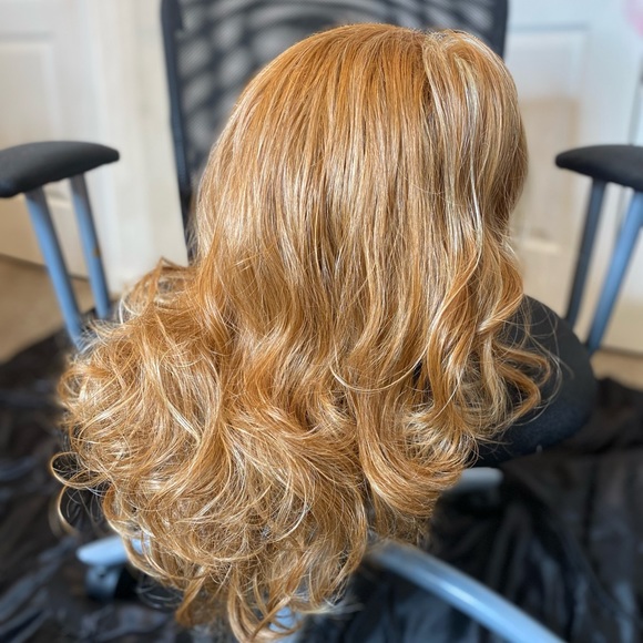 Used Lace Honey Blonde Wavy Wig - Picture 5 of 16
